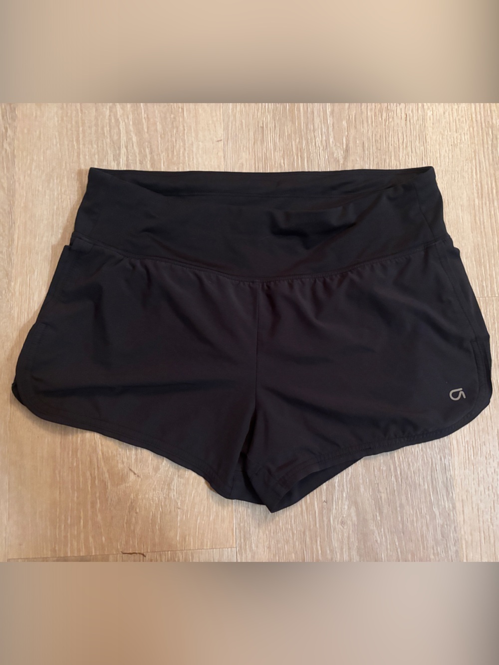 Women's GapFit Black Athletic Running Shorts - Picture 1 of 4
